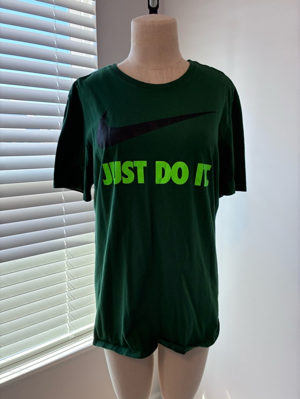 NWOT Nike Men’s Basic Just Do It T-Shirt